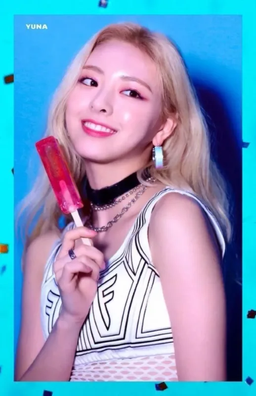 Yuna — 1st Mini Album "IT'z Icy", It'z