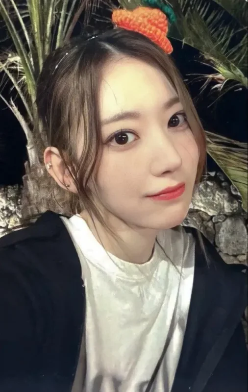 Sakura — Day Off In Jeju - Photobook