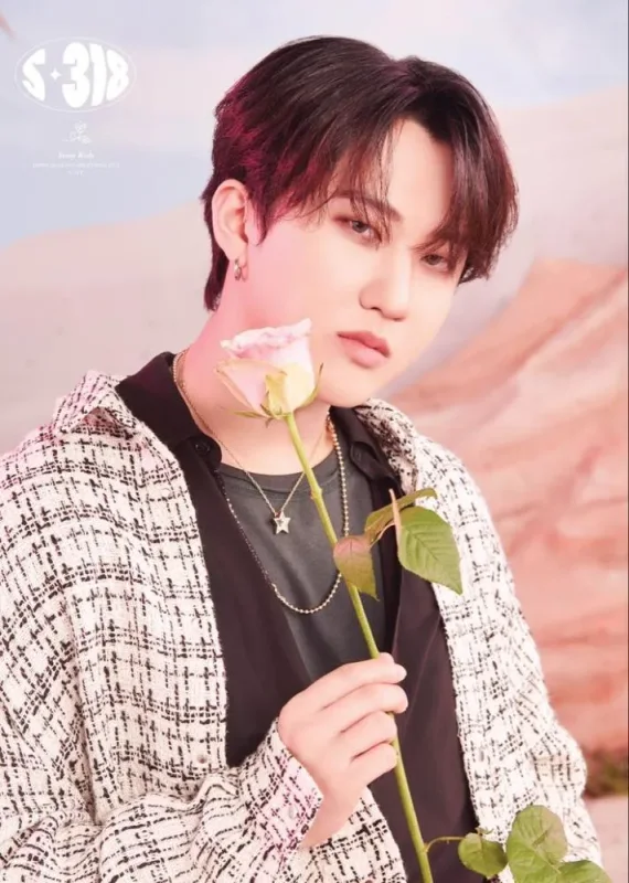 Changbin — S-318 - 2023 Japan Season's Greetings