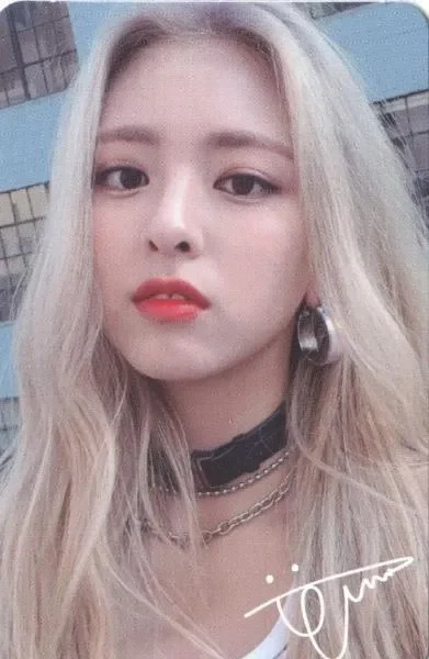 Yuna — 1st Mini Album "IT'z Icy"