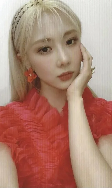 Yoohyeon — Mysterious Mansion - Photobook