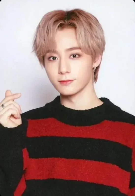 Hwan Woong — ONEUS JAPAN OFFICIAL GOODS - ONLINE SALE