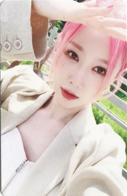 Handong — DREAMQUEST - Photobook, Makestar