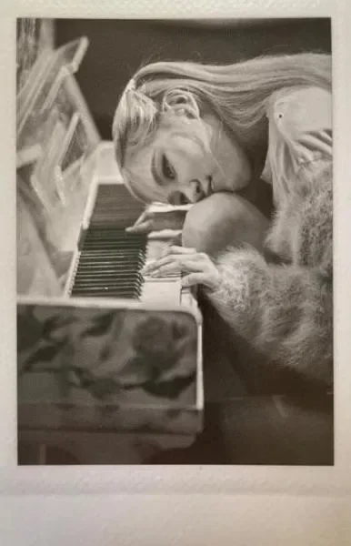 Rosé — R
