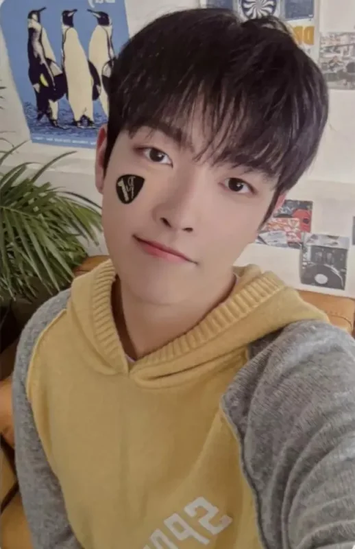 Hongjoong — ROCK WILL NEVER DIE ! - 2025 Season's Greetings