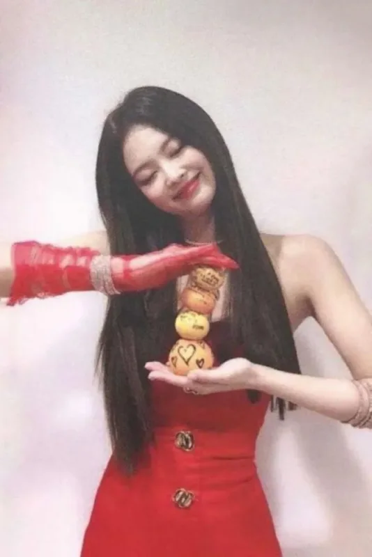 Jennie — Solo, Broadcast