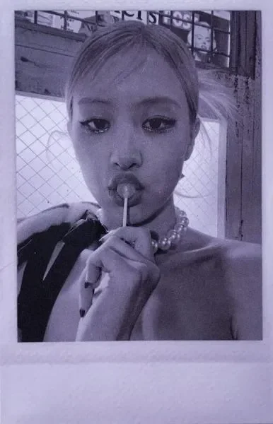 Rosé — R