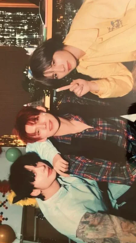 Beomgyu, Taehyun, YEONJUN — TXT Bank - 2025 Season's Greetings, Weverse Shop