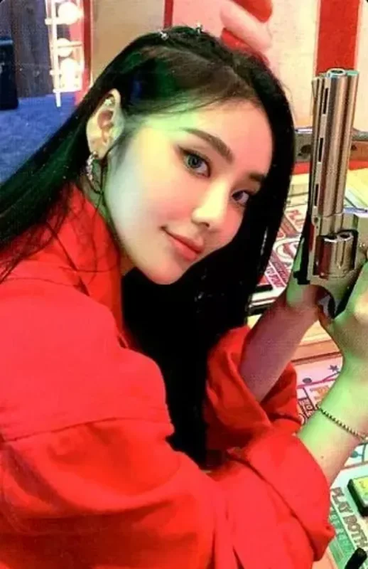 JinSoul — Not Friends, Heejin · Jinsoul · Kim Lip · Yves