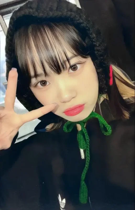 Kim Chaewon — Day Off In Jeju - Photobook