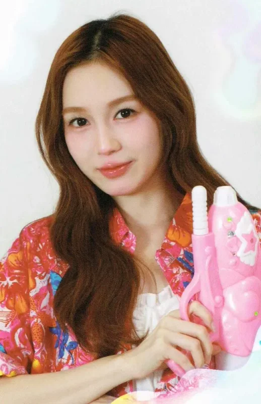 Love Pattranite — GIRLS COLLECTIBLE RANDOM CARD | SONGKRAN COLLECTION