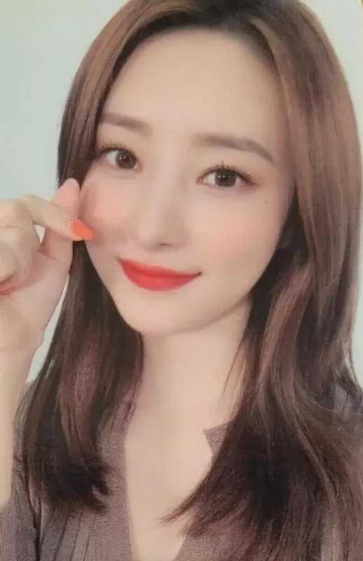SuA — Into the Night & Dystopia, Photocard set benefit