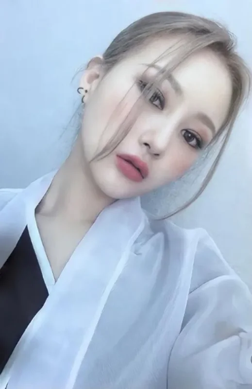 Siyeon — Crossroad Concert, Dystopia