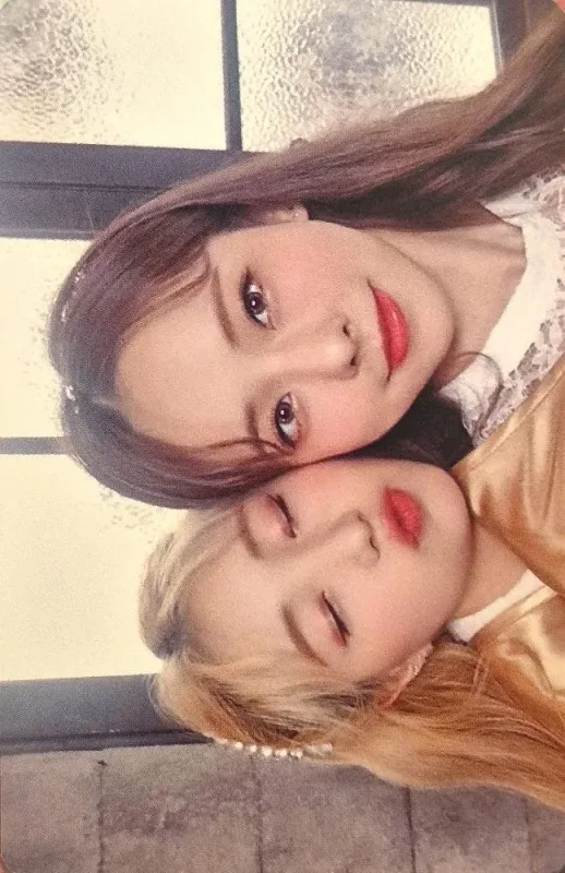 VIVI, YeoJin — Lightstick, Orbit 2.0 Benefit