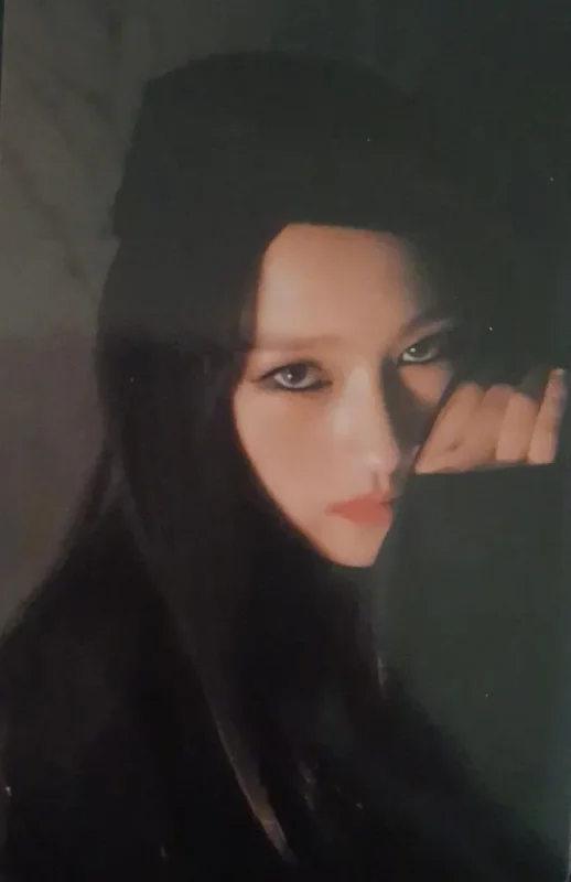 Siyeon — Nightmare·Fall asleep in the mirror