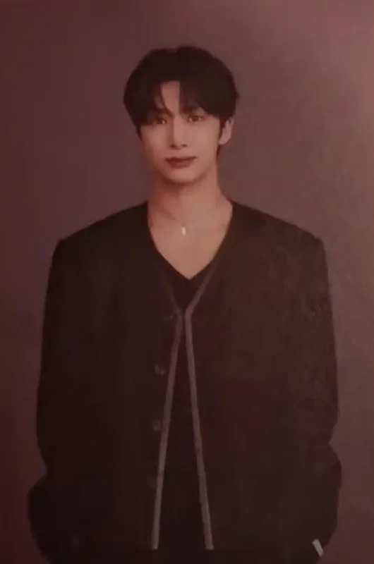 Hyungwon — 8TH OFFICIAL FANCLUB MEMBERSHIP KIT