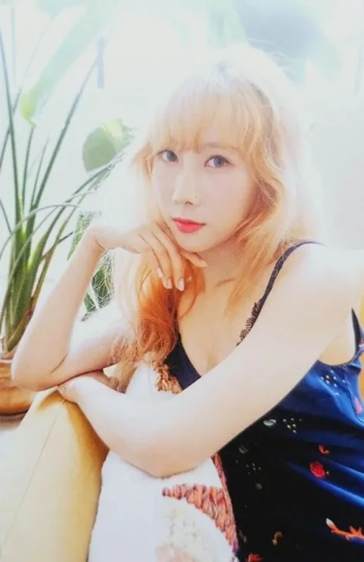 Handong — Center Of Time - Photobook