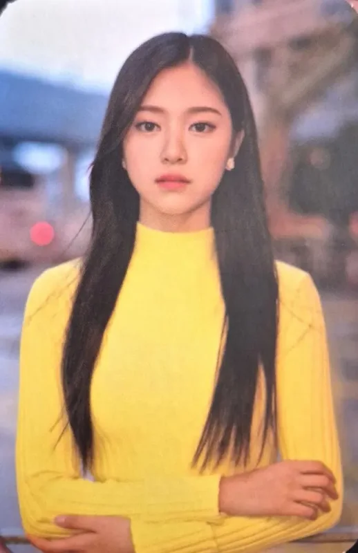 Hyunjin — Love & Live, Standard