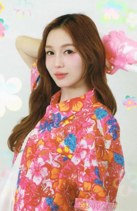 Love Pattranite — GIRLS COLLECTIBLE RANDOM CARD | SONGKRAN COLLECTION