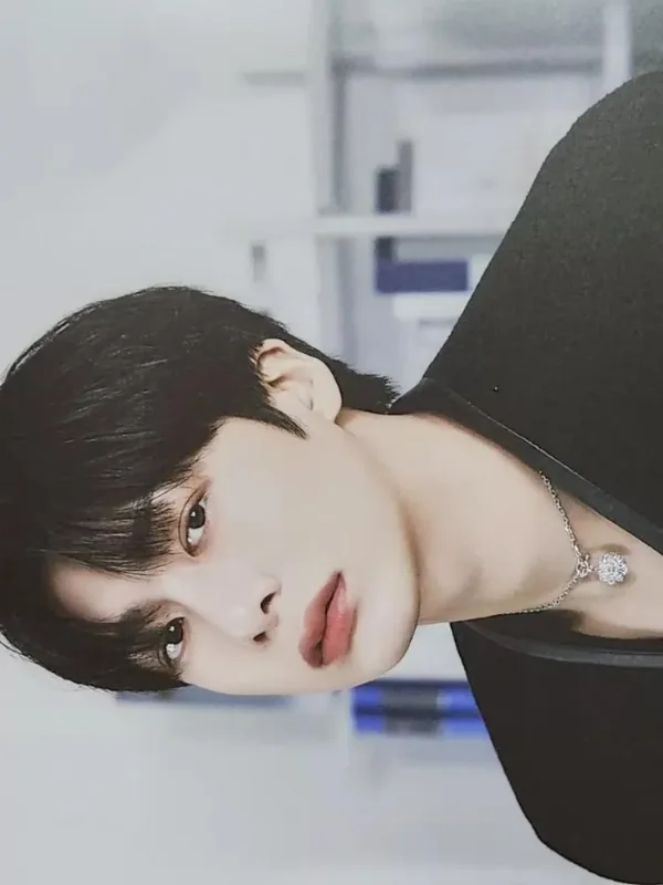 Hyungwon — 8TH OFFICIAL FANCLUB MEMBERSHIP KIT