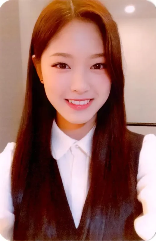 Hyunjin — Love & Live, Broadcast
