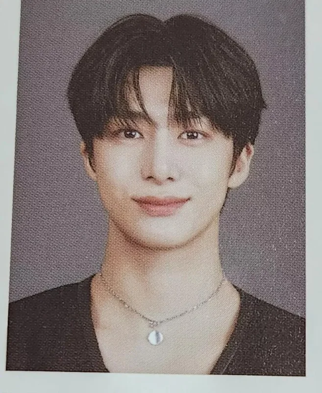 Hyungwon — 8TH OFFICIAL FANCLUB MEMBERSHIP KIT