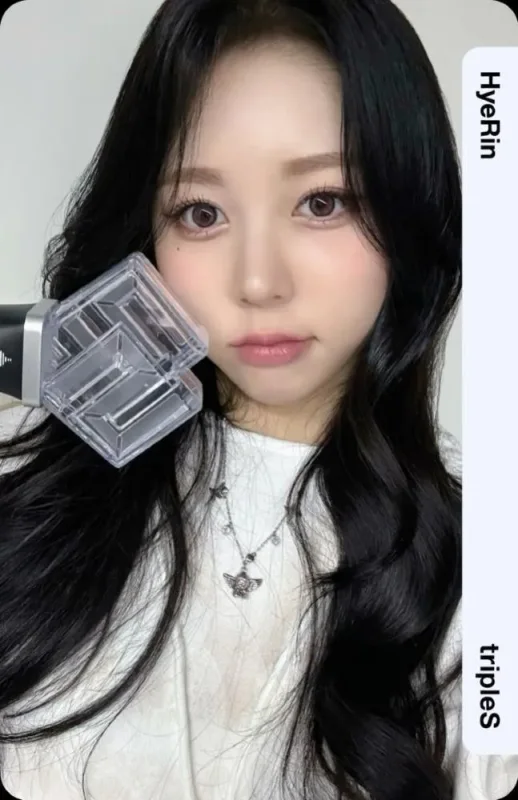 HyeRin — OFFICIAL LIGHT STICK