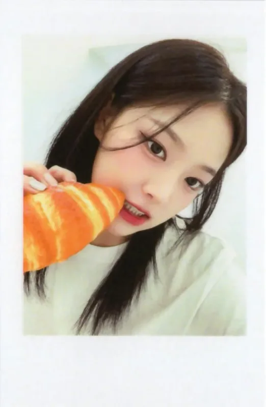 Hyunjin — OFFICIAL LIGHT STICK, MD Set Benefit