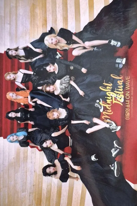 Choerry, CHUU, Go Won, HeeJin, Hyeju, Hyunjin, JinSoul, Kim Lip, VIVI, YeoJin, Yves — LOOΠΔTHEWORLD : Midnight Festival, Postcard Set