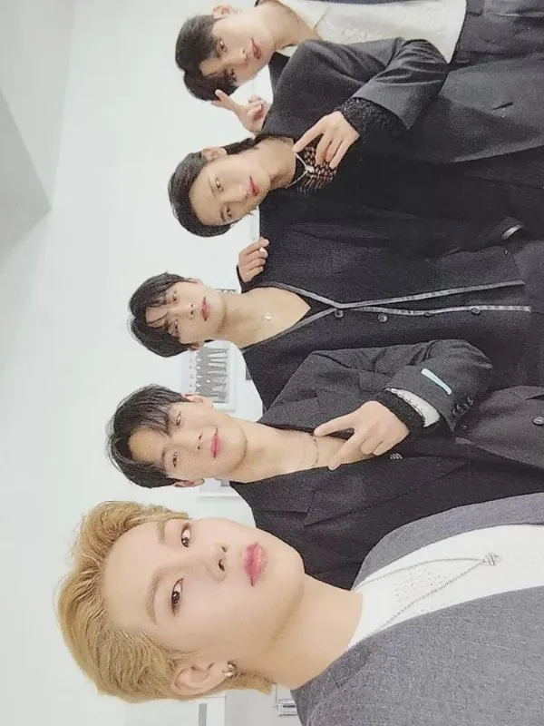 Hyungwon, I.M, Joohoney, Kihyun, Shownu — 8TH OFFICIAL FANCLUB MEMBERSHIP KIT
